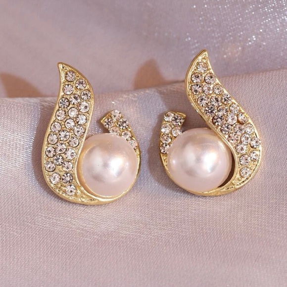 Rhinestone & Faux Pearl Decor Stud Earrings - Picture 2 of 4